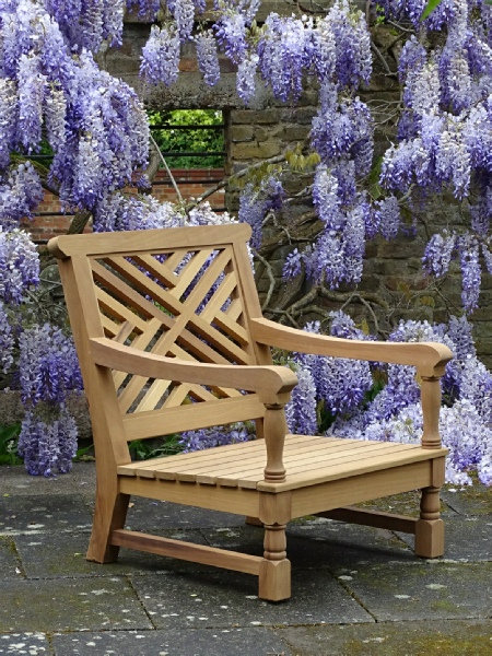 Lounger Chair in Moot style
