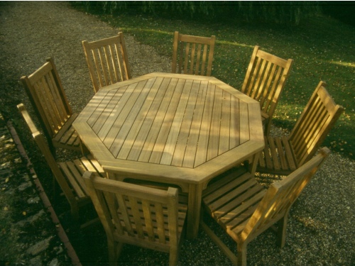 Round Table - Hadham Style, with slatted chairs